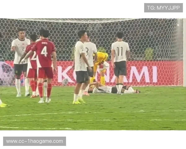 足球球星救球撞裆事件引发热议精彩瞬间令人捧腹不禁